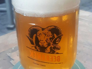 Singer Pub