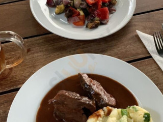 Ve Dvoře